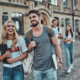 studentische Mitarbeitende für die Organisation von Bildungsfahrten gesucht